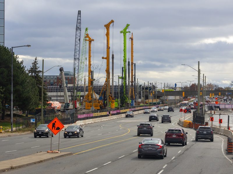 Scarborough Subway Extension piling rigs along McCowan Road. Photo by Dillan Payne, CC BY-SA 4.0